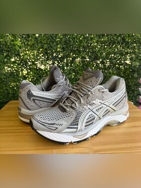ASICS Gel-Evolution 6 Women’s 9.5 Gray Silver Running Shoes NWT T164N